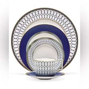 Wedgwood
Renaissance Gold 5 Piece Place Setting